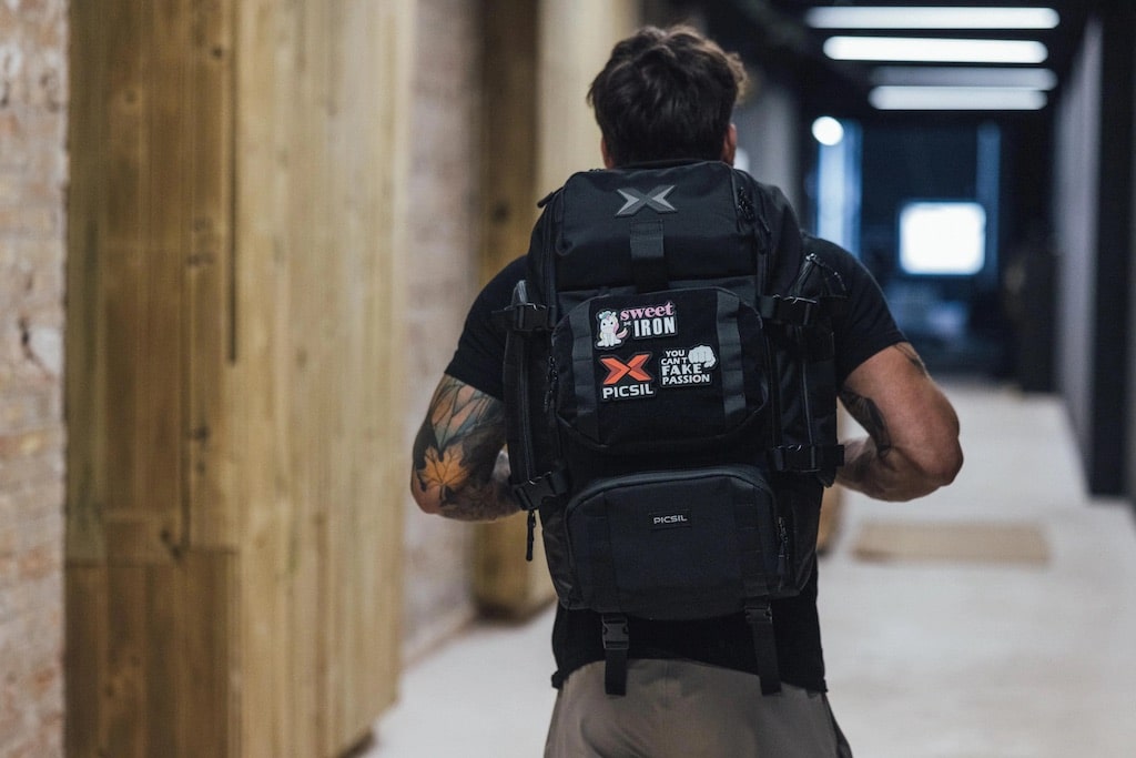 ¿Qué accesorios debe llevar un atleta de CrossFit en su mochila?